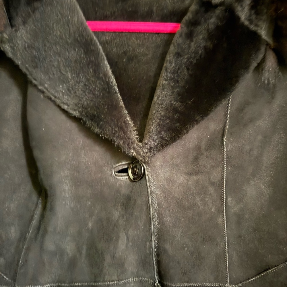 Marc New York Women's Black Genuine Shearling coat. - Picture 3 of 6